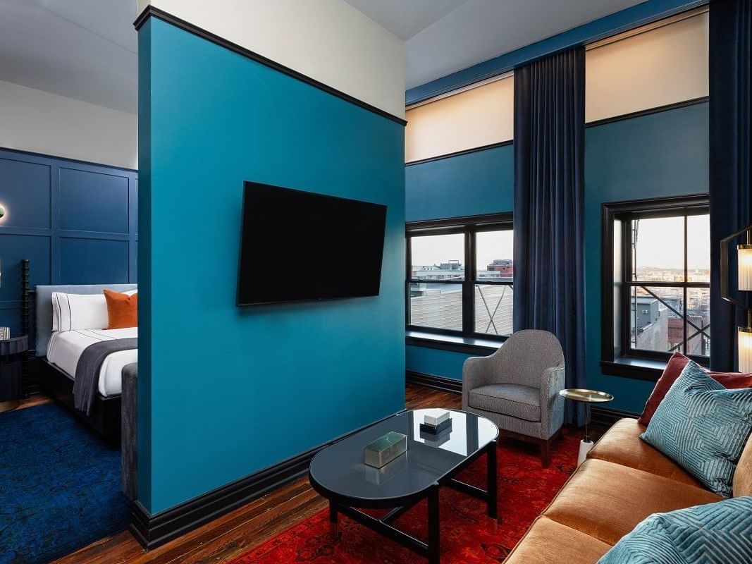Living room with a bed room in Gold Suite at Dream Nashville