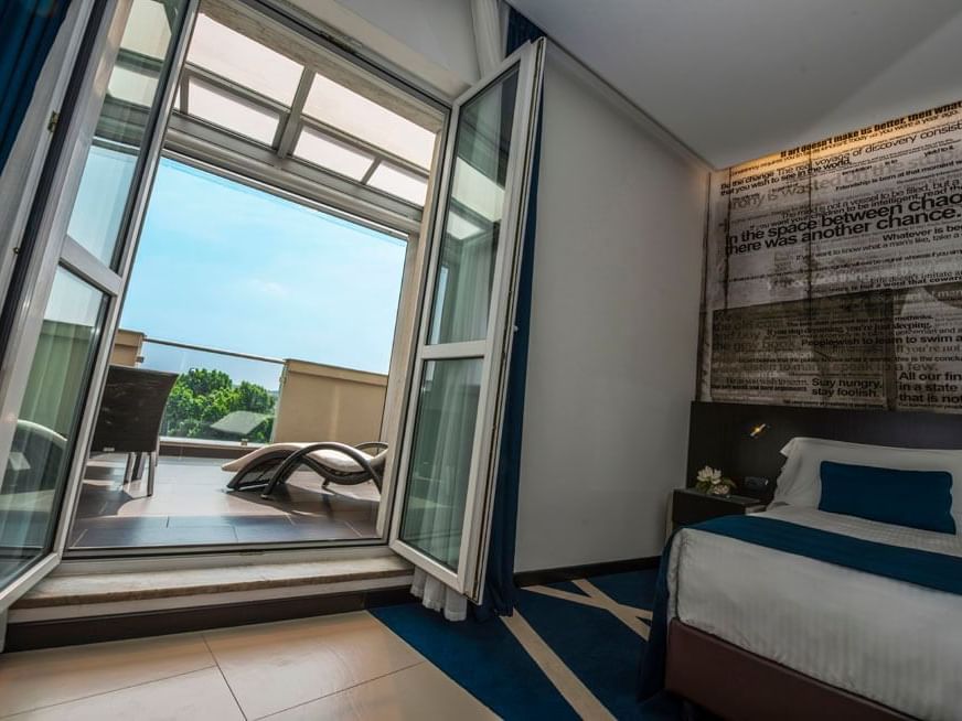 Panoramic Room with cozy bed with veranda at Manin Hotel Milano