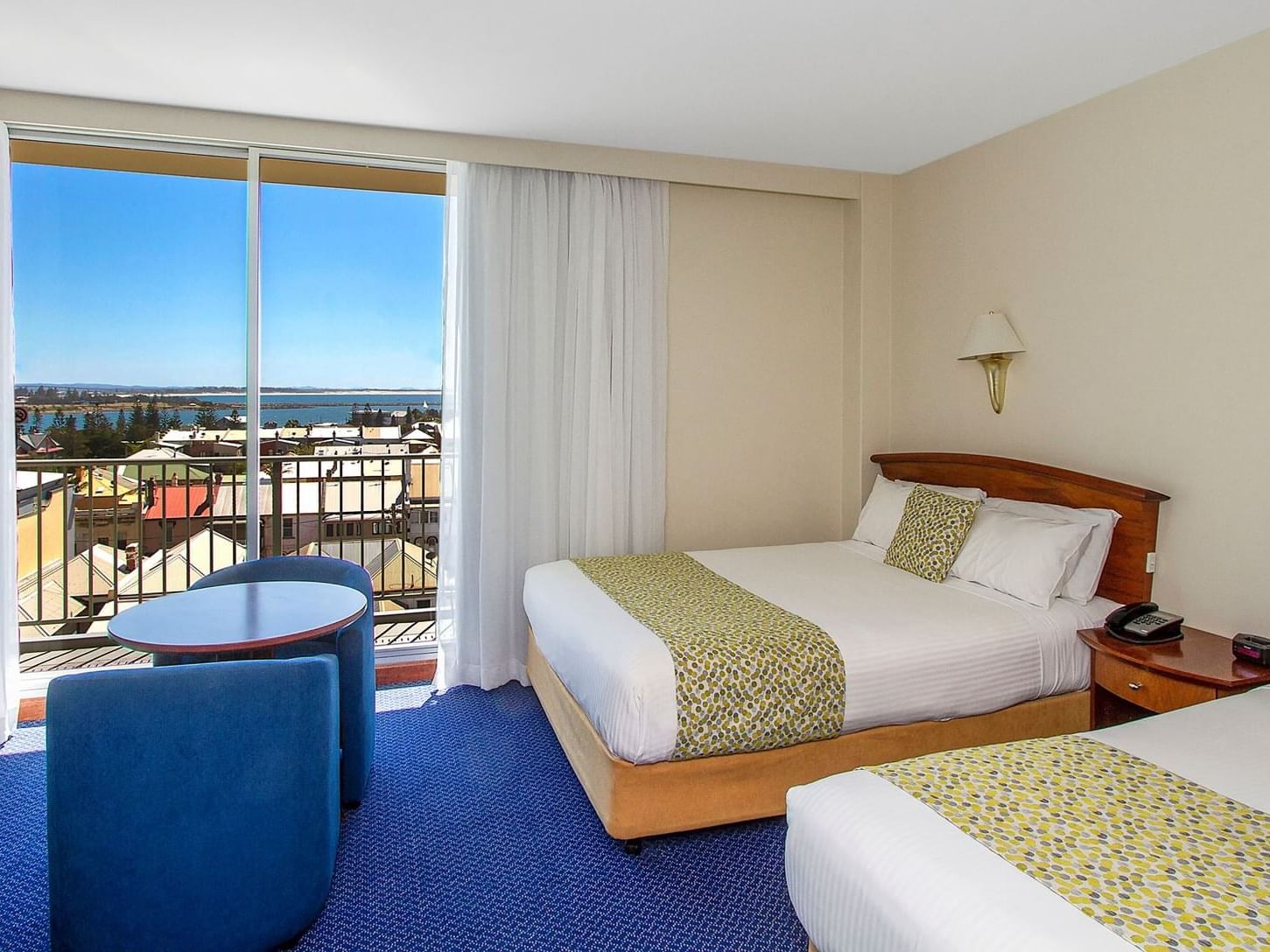 Family room with 3 beds and a coffee table at Noah’s on the beach