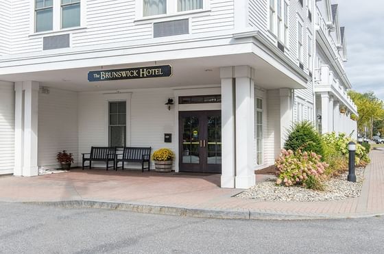Entrance of Brunswick Hotel at Hay Creek Hotels