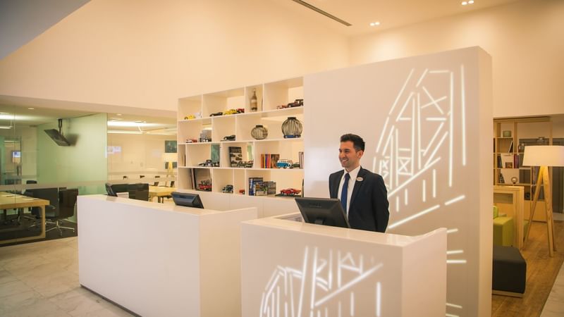 A receptionist at the reception desk in Fiesta Inn Culiacán