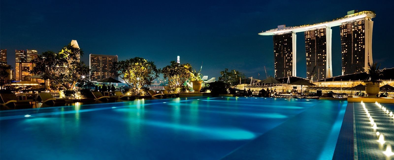Close up on the pool with city views at Fullerton Bay Singapore