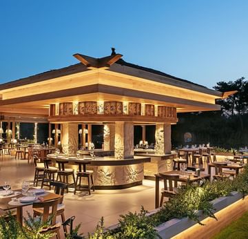 Teppanyaki Restaurant в Titanic Deluxe Golf Belek — азиатская архитектура и кулинарное шоу на берегу реки.