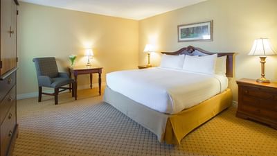 King bed & nightstands in Executive Suite at Music Road Resort