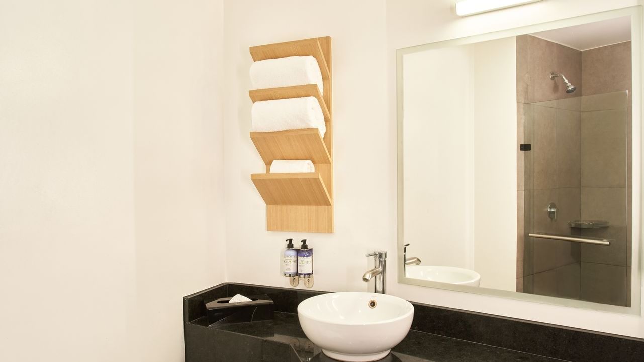 Bathroom of a room at Gamma Querétaro