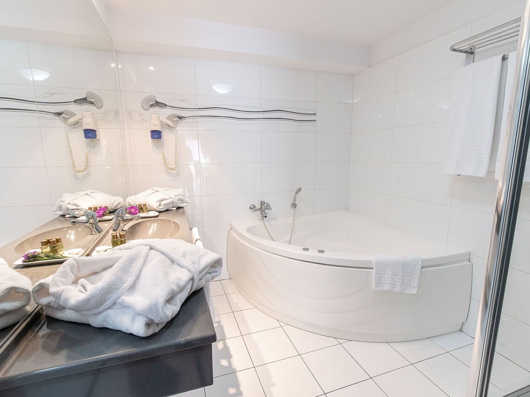 Junior Suite with jacuzzi at Parliament Hotel in Bucharest