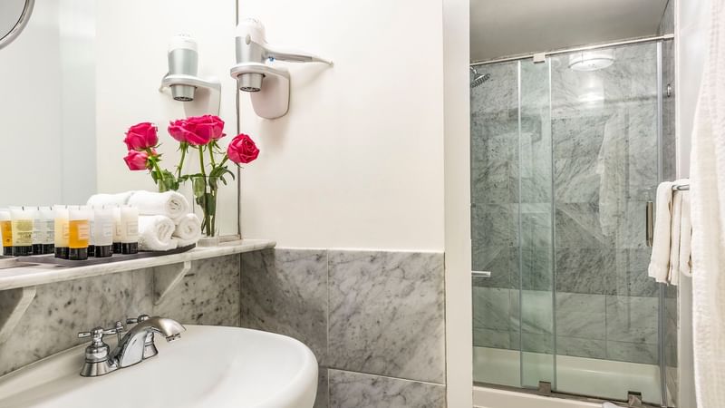 Bathroom vanity in 2-Queen Beds Room at Warwick Allerton - Chicago