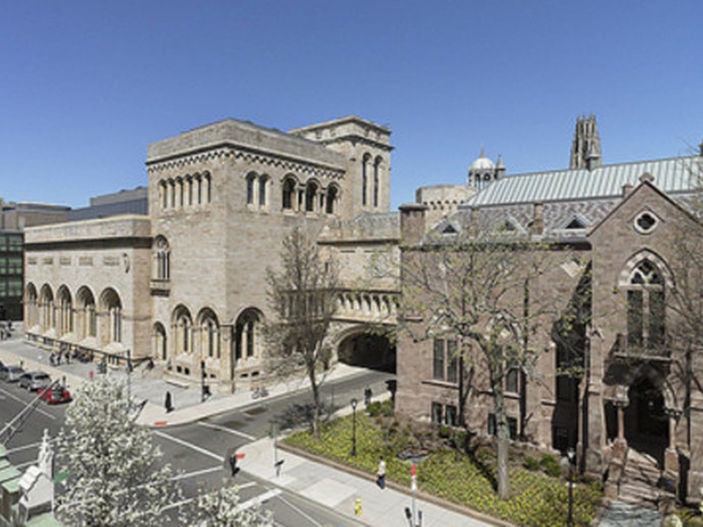 Exterior view of Yale University Art Gallery near New Haven Hotel