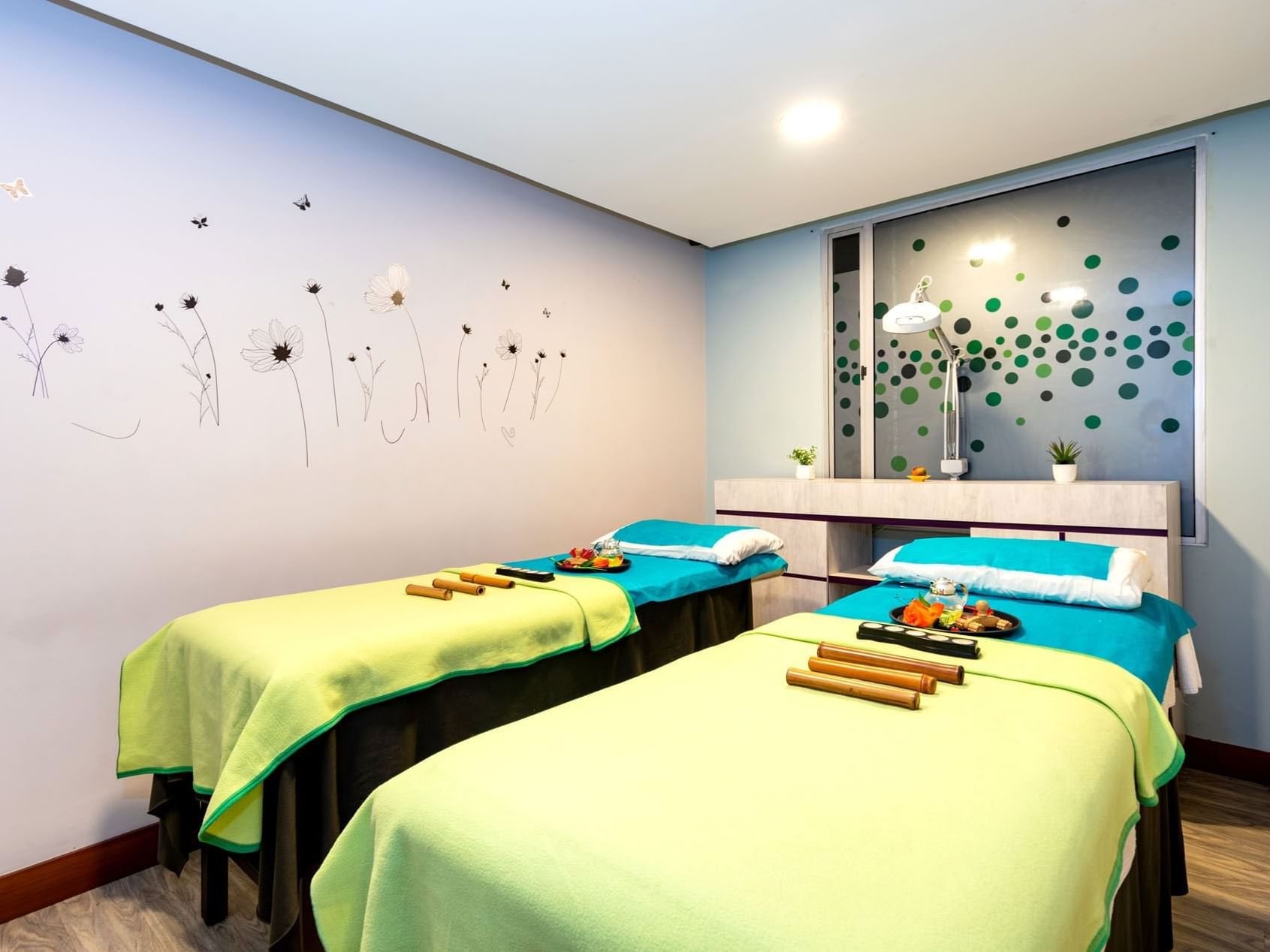 Camillas de masaje en una Sala Spa del Hotel Factory Green
