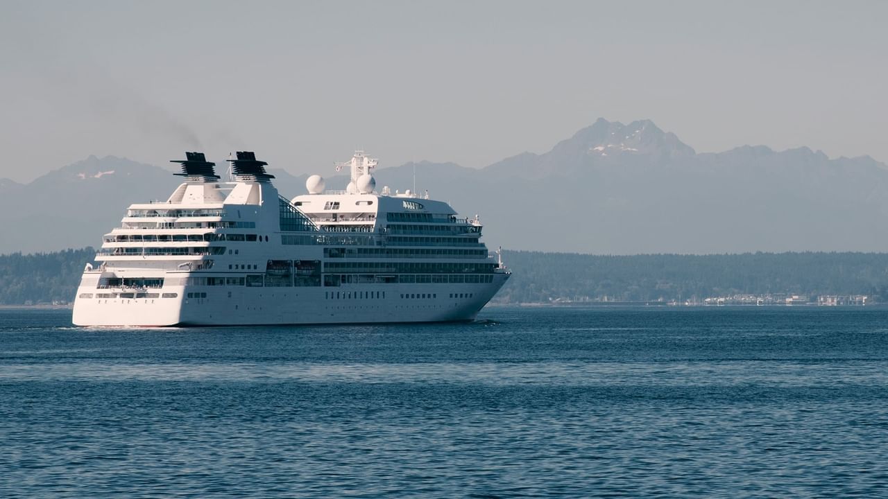 cruise ship leaving Seattle