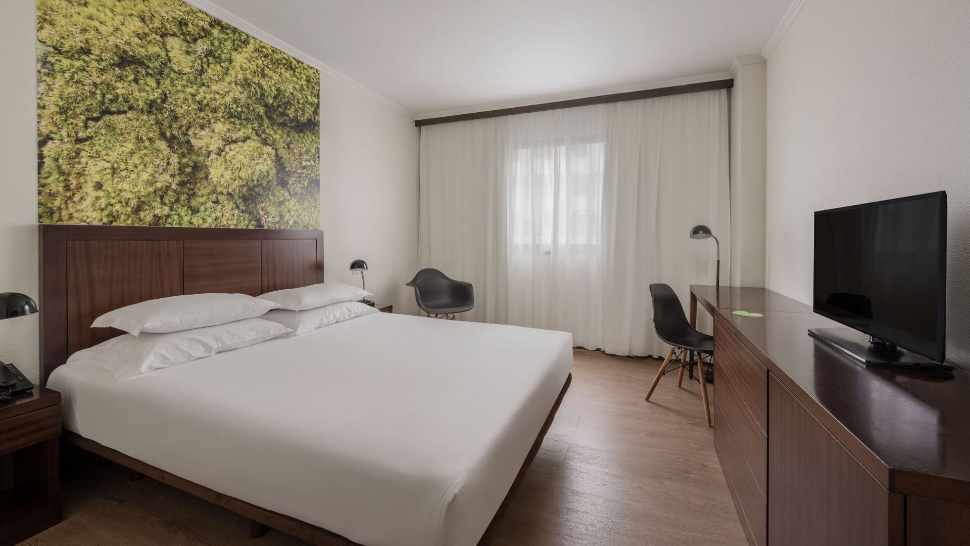 Large bed & a wall picture in Standard Double, Bensaude Hotels