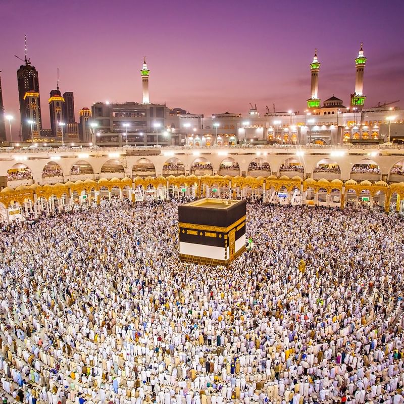 Crowded area with a large square and the Kaaba in the center at Makkah.