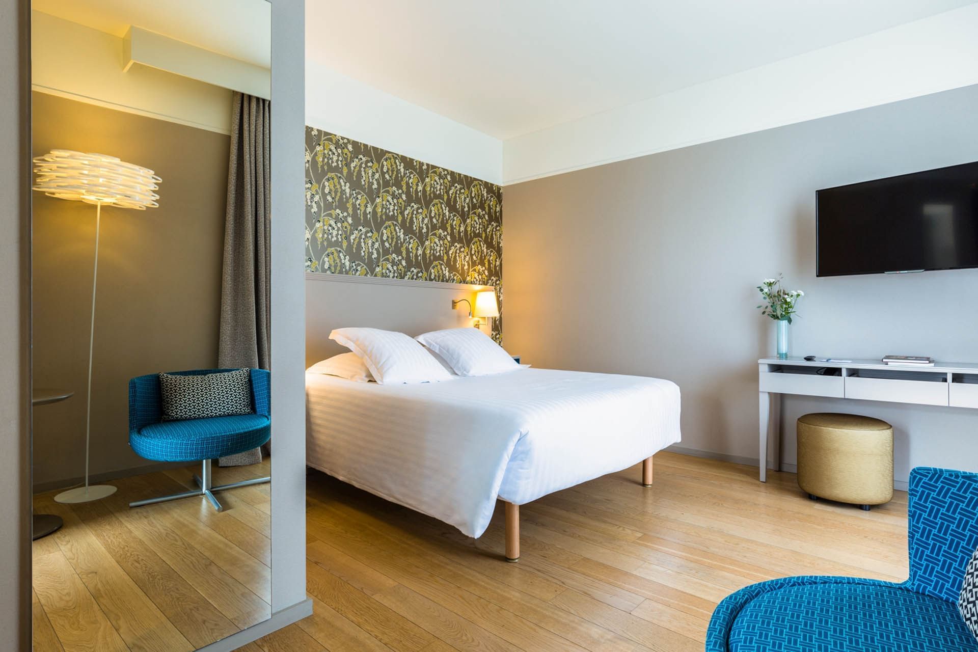 Chambre double avec TV à Oceania Hôtel de France Nantes