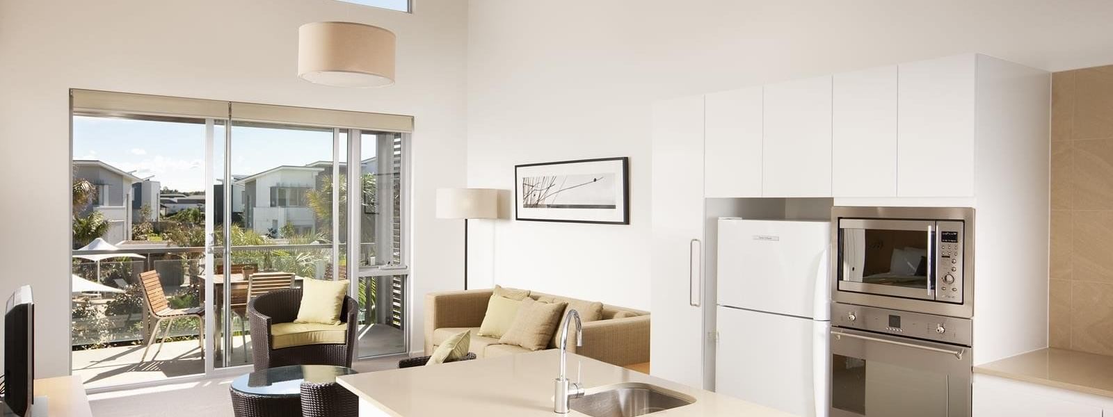 Kitchen & dining area in One Bedroom Villa at Pullman Magenta Shores