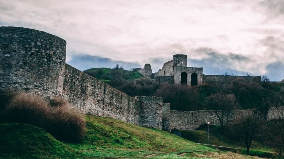 The exterior of Kninska Fortress near Falkensteiner Hotels