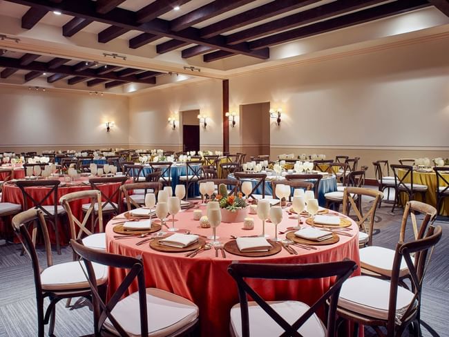 Arcos Room dining arrangements with round tables and elegant lighting at Hacienda del Mar Los Cabos