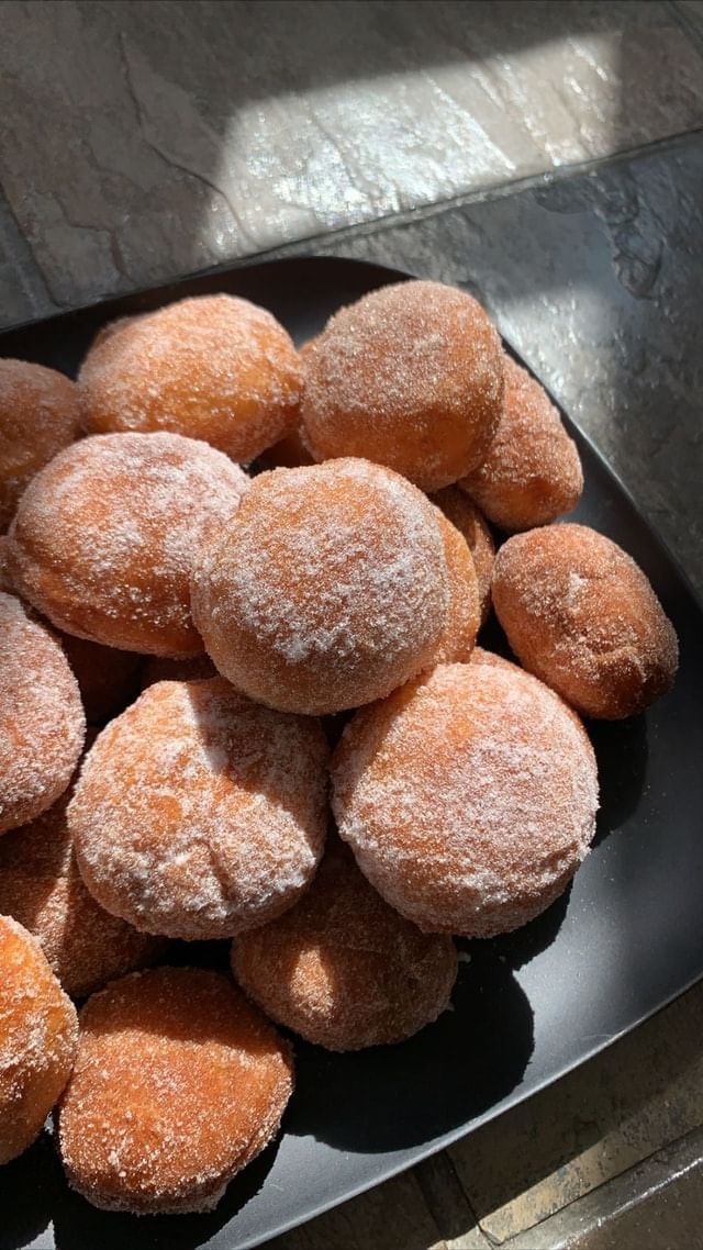Sugar glazed donuts served in Kamehameha Bakery near Waikiki Resort Hotel