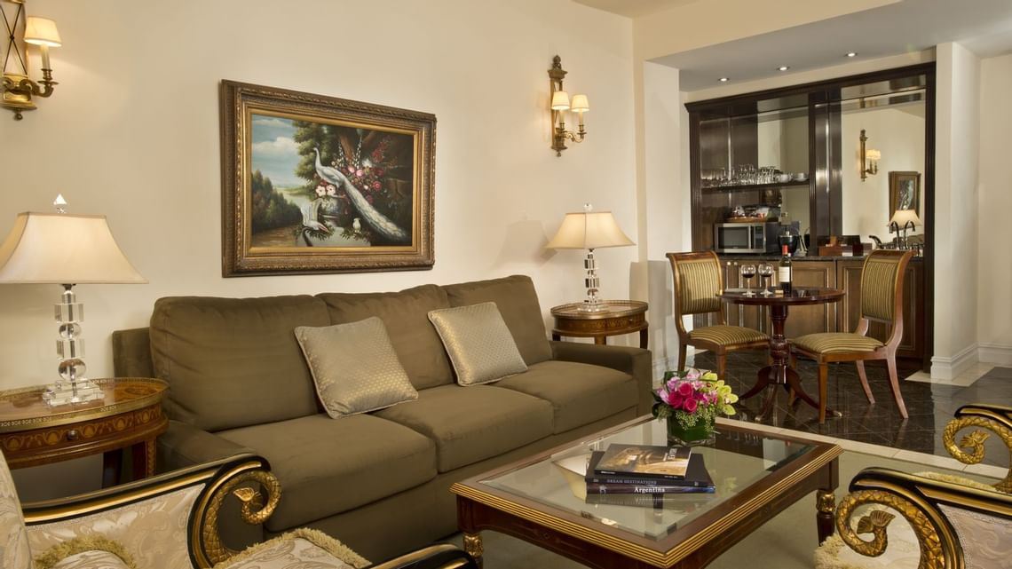 Luxury OneBedroom Suite with Two Double Beds The Kimberly Hotel