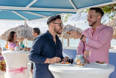 2 men enjoying a meal outdoor at Amsterdam Manor Resort