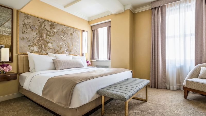 Bed & an end-of-bed bench in King Room at Warwick Allerton - Chicago