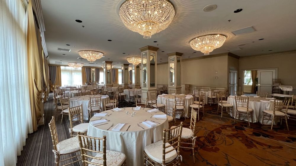 Crystal_Ballroom_Dinner_Setup