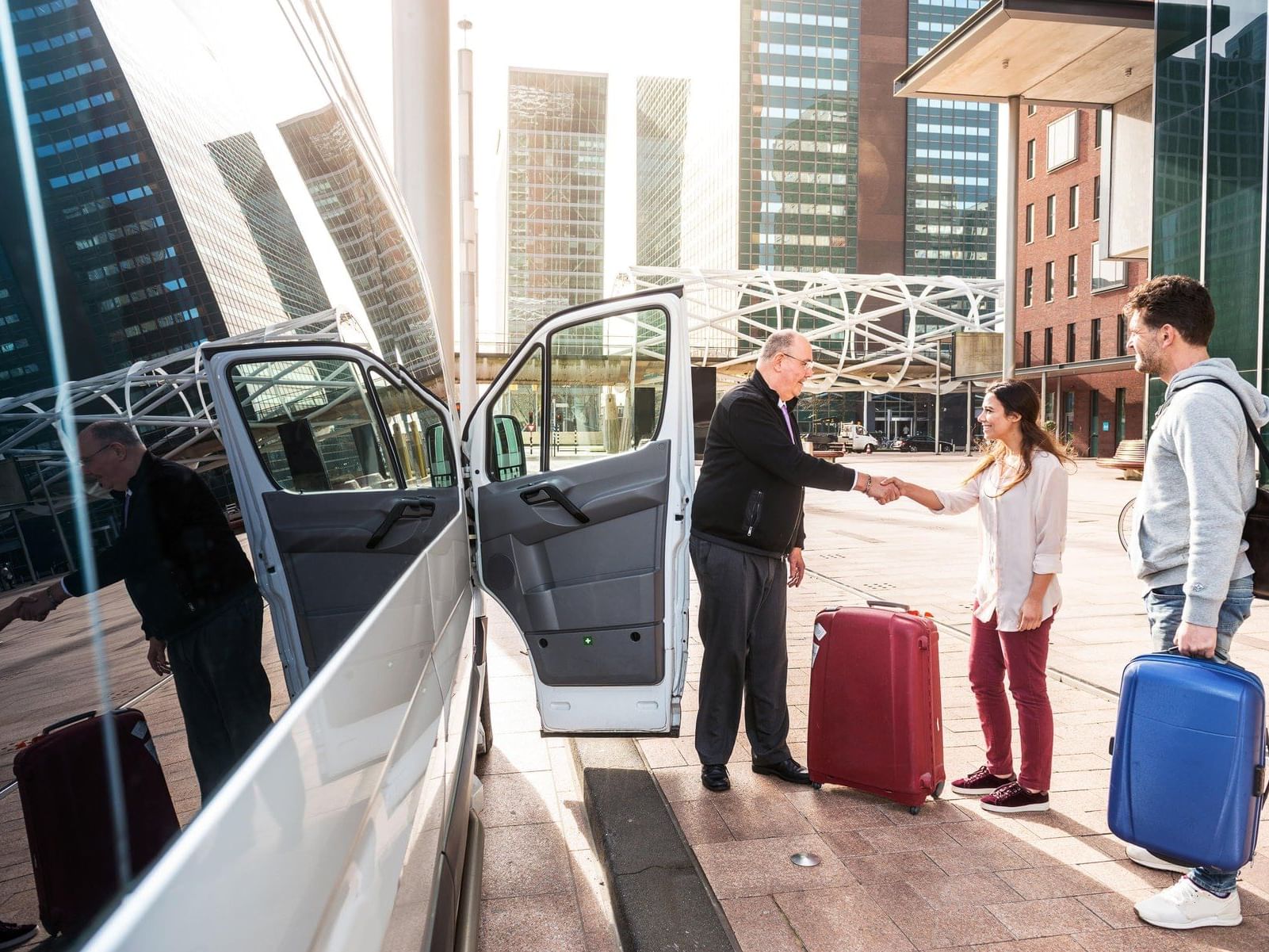 Recogida de pasajeros cerca a los hoteles Bluedoors 