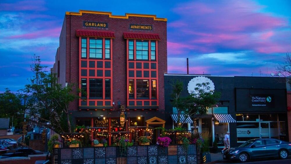 McGlinns Public House exterior of building