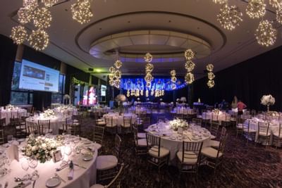 Mesas de banquete dispostas em um Grand Salon no Iguazu Grand Resort