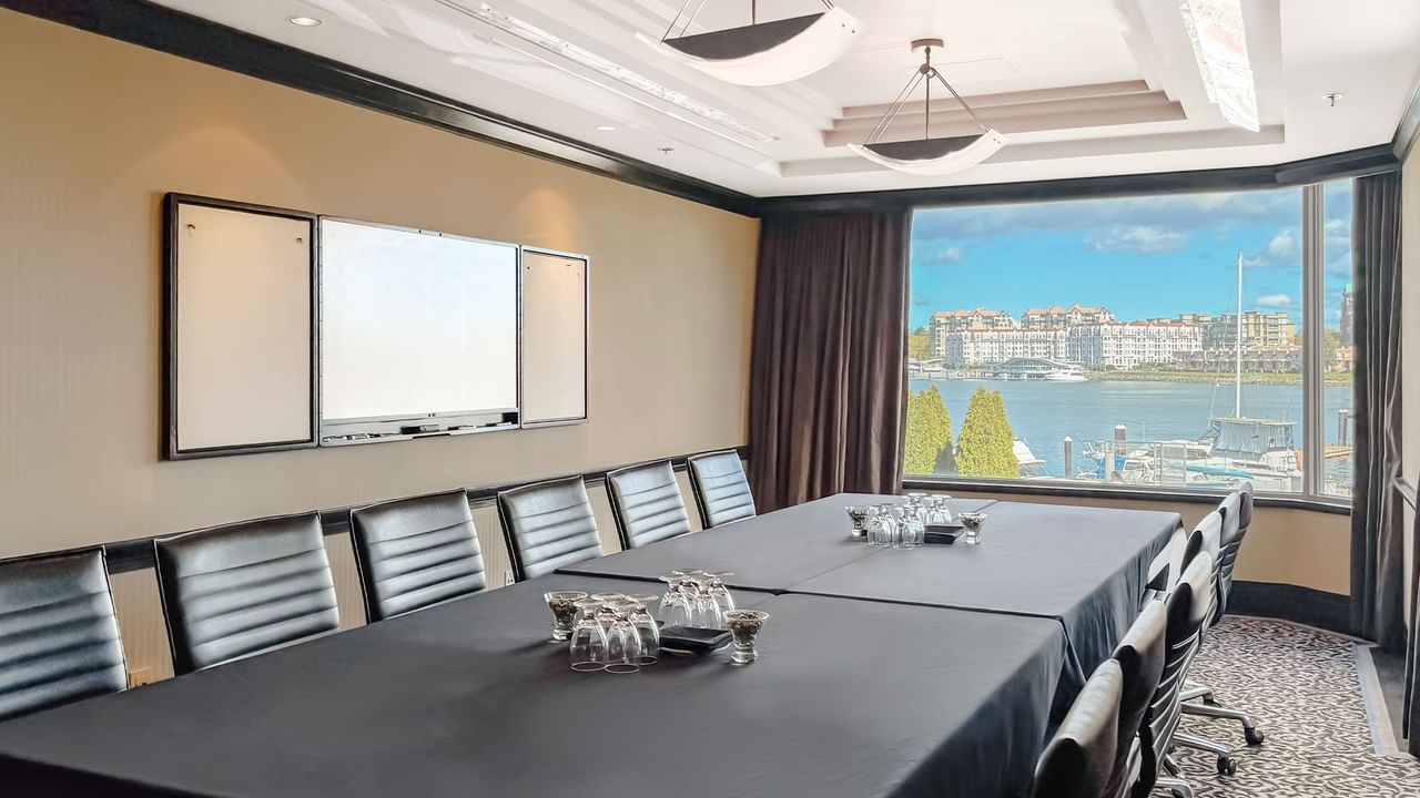 Meeting room with chairs and tables