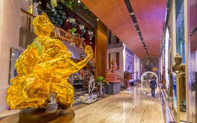 Gold plated sculpture in the hotel lobby at Hotel Éclat Beijing