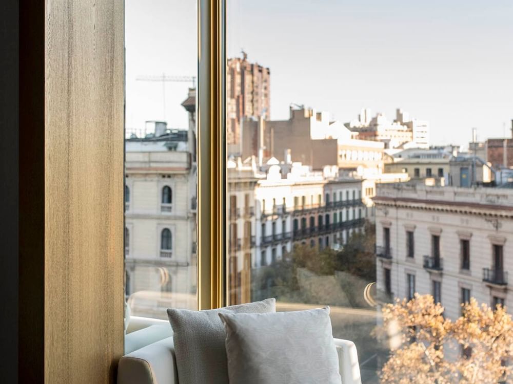 Habitación Almanac | Vista del sofá en Almanac Group