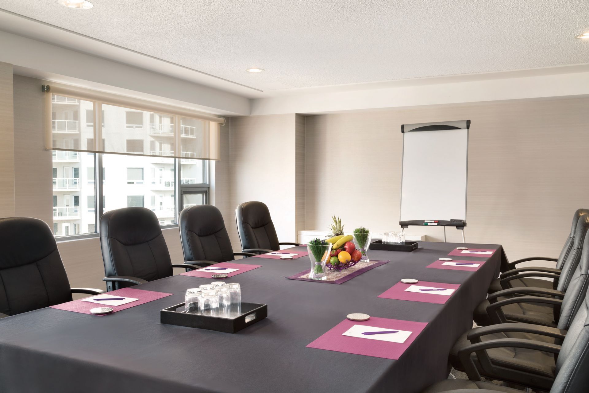 Coast Edmonton Plaza Hotel - PVB Lounge(3)