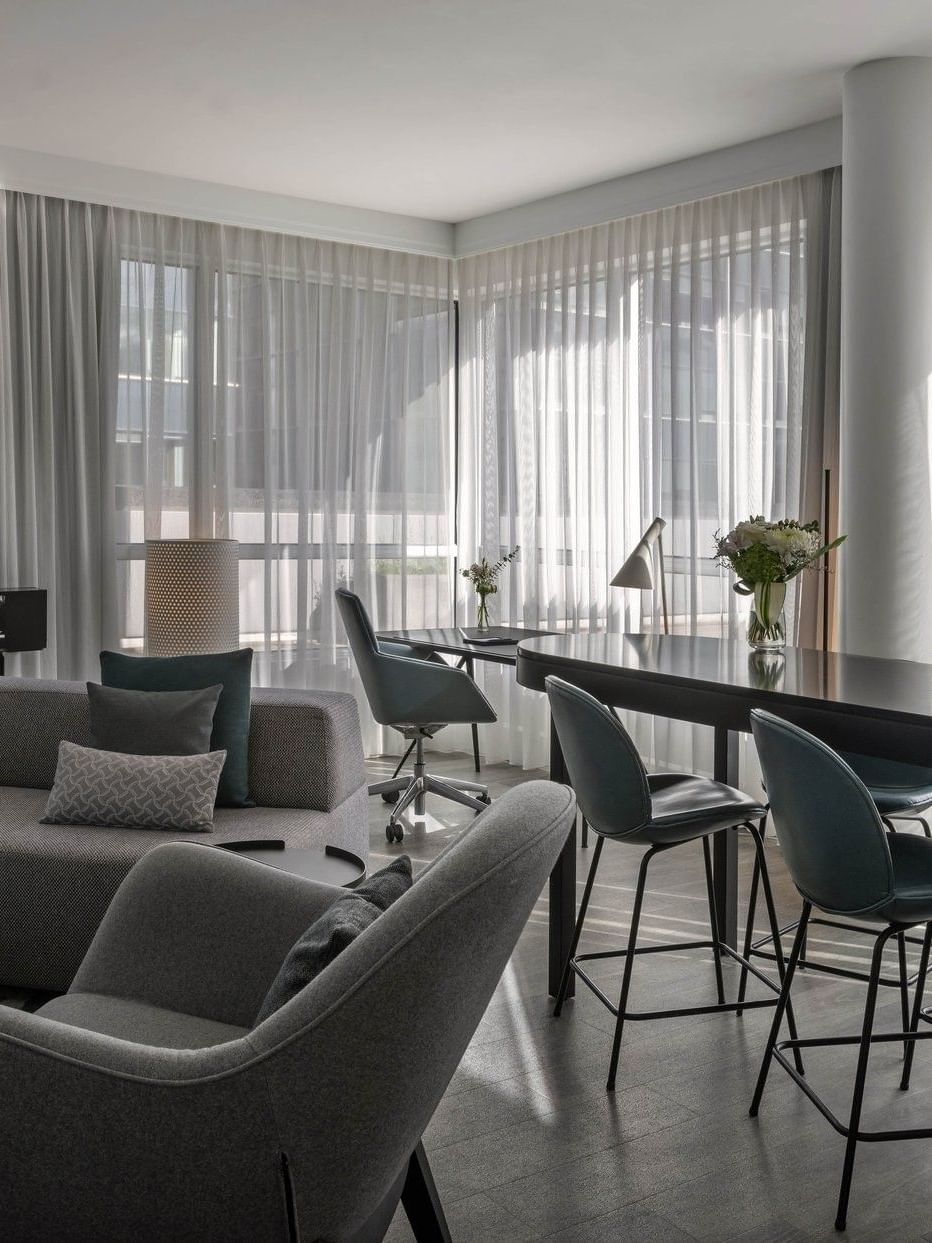 Penthouse RenÃ©-LÃ©vesque_Living room_2