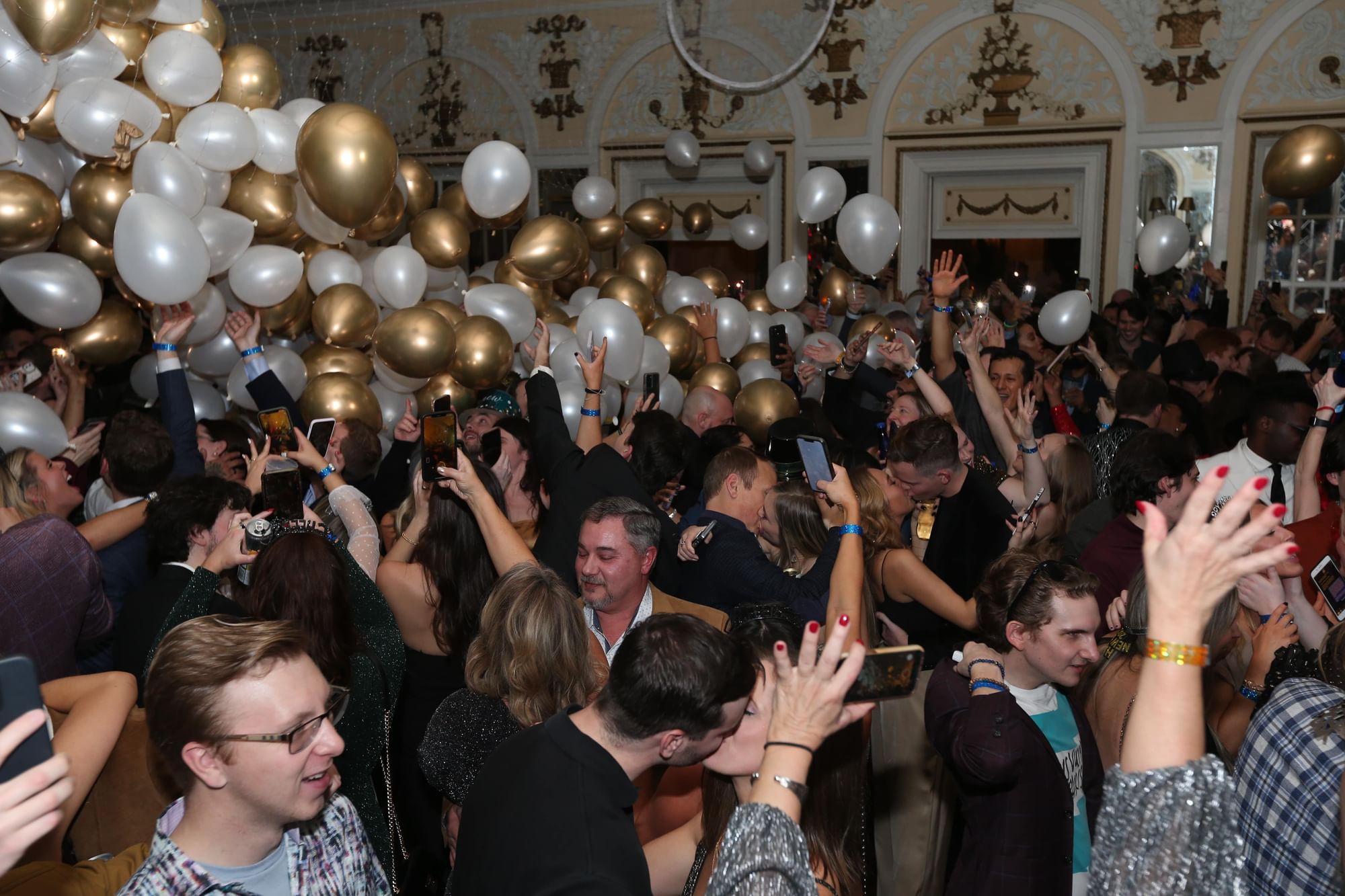 The 2022 Balloon Drop at the Peabody New Years Eve Party