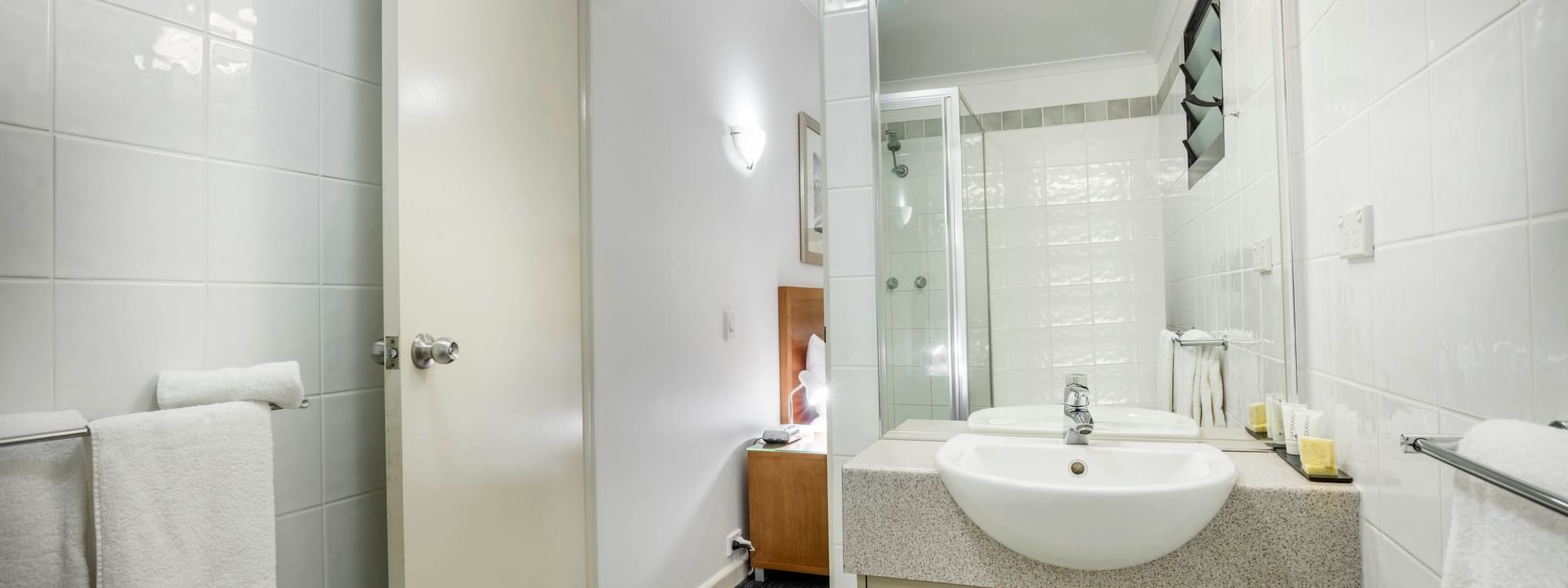 Vanity in Superior Queen at Mercure Darwin Airport