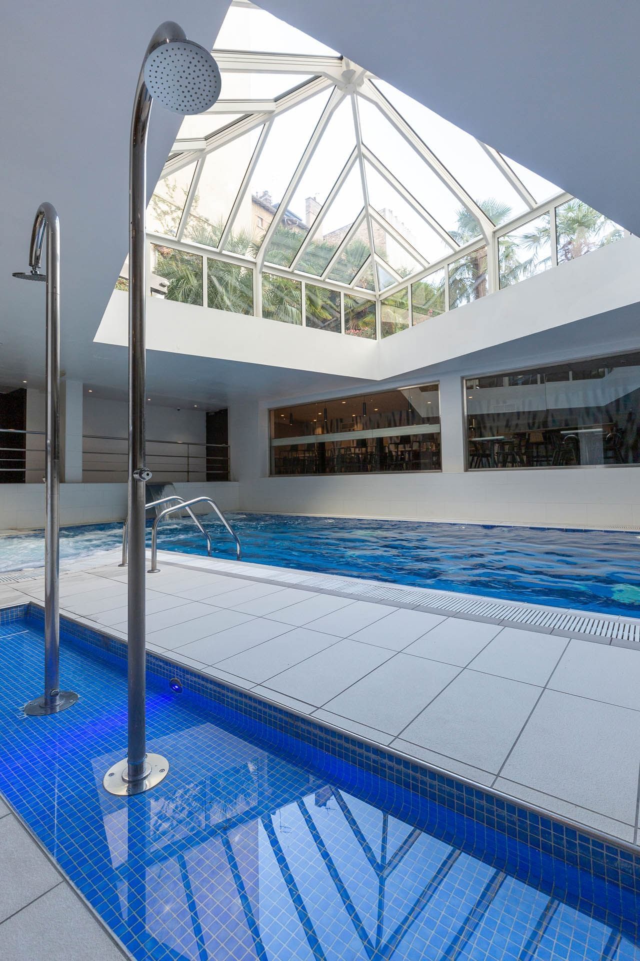 Mini piscine intérieure à l'Oceania Paris Porte de Versailles