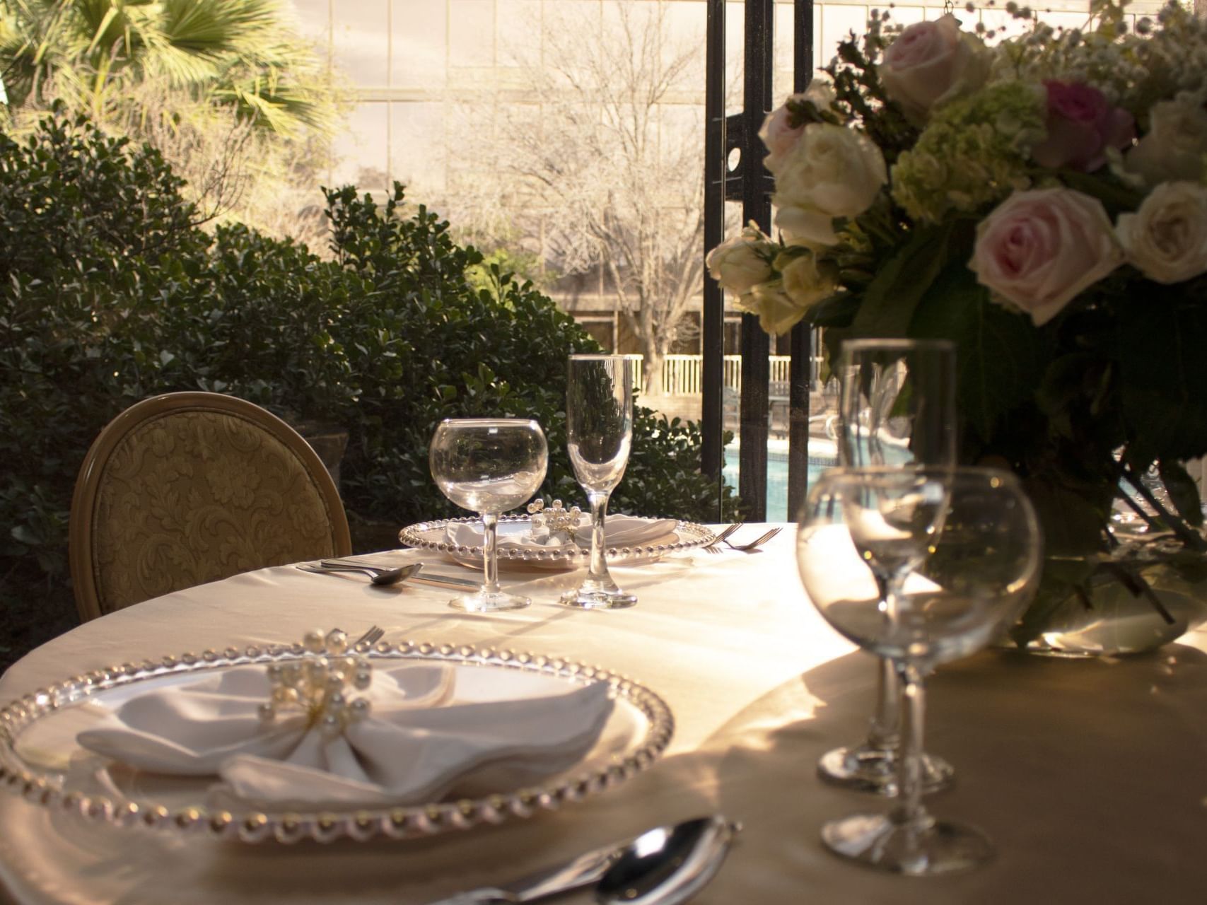 Arranged dining table in the event room at MCM Elegante H. Ode.