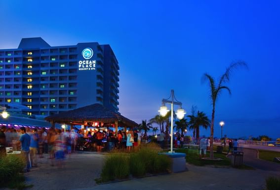 Crowded Tiki Bar by Ocean Place Resort & Spa façade
