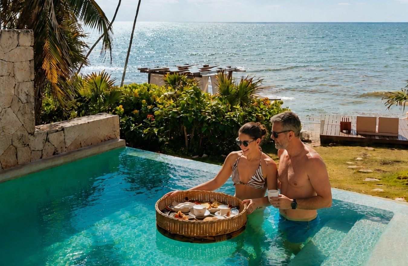 Couple sharing a floating breakfast in a private oceanfront pool at Mi Amor