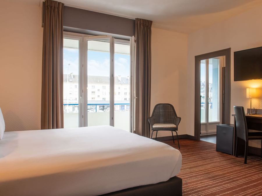 Double bed in Premium Double at Hôtel de l'Europe