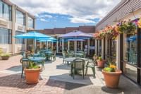 Coast Discovery Inn - Restaurant & Lounge Patio