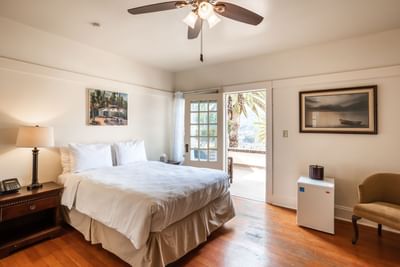 Cozy bed, sofa, and interior of Queen Shared Balcony at Banning House Lodge
