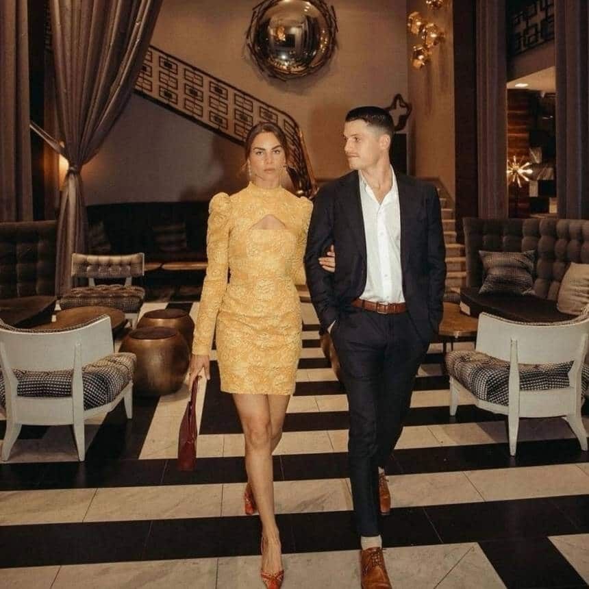 romantic couples inside the empire hotel new york