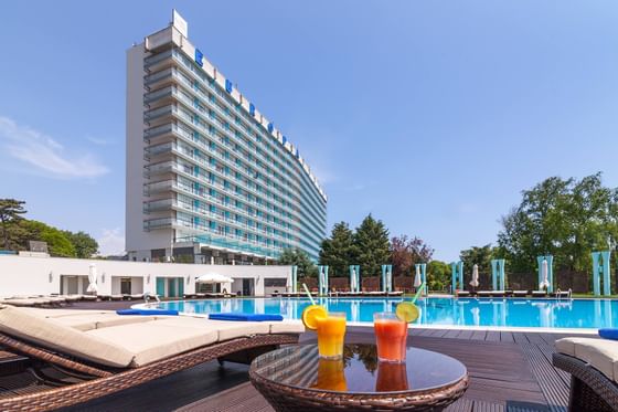 Drinks from the Pool bar at Ana Hotels Europa Eforie Nord