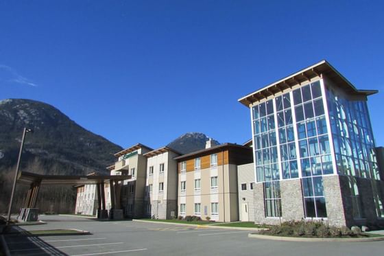 the exterior of the sandman hotel in squamish