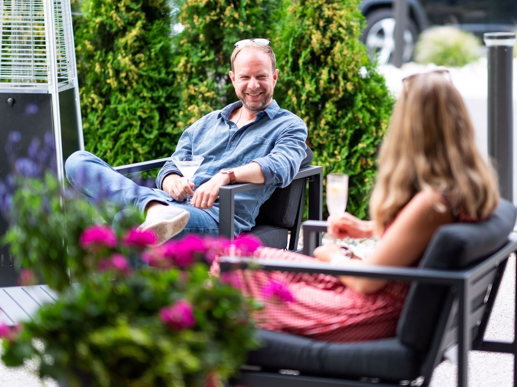 couple enjoying drinks on the patio at The Earl hotel