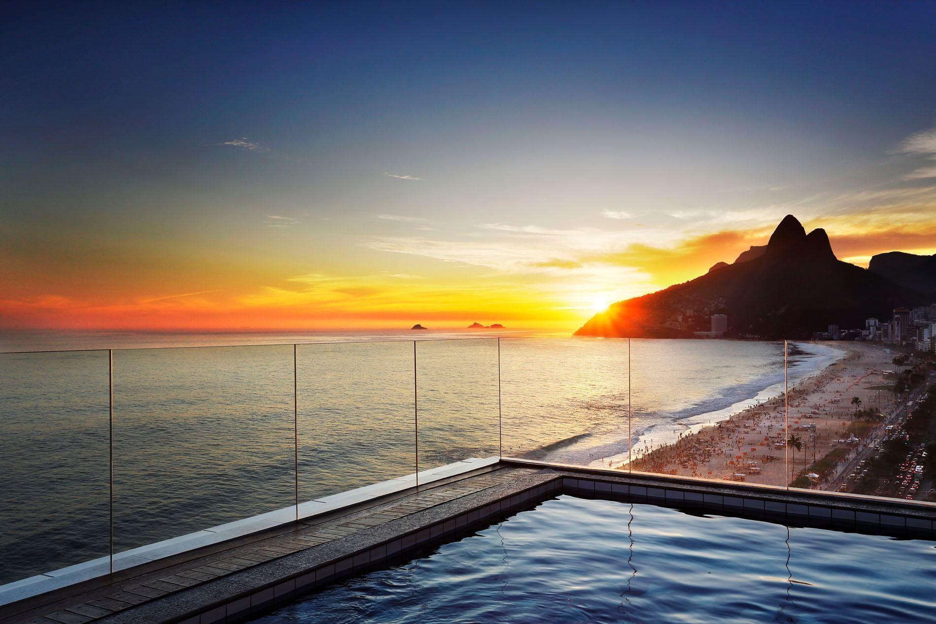 piscina de sol ipanema hotel frente al mar