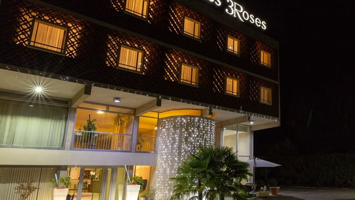 An Exterior view of the Hotel Les Trios Roses at night
