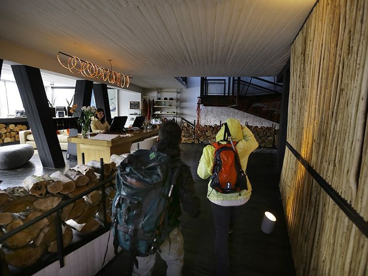 2 hikers walking towards the front desk at NOI Indigo Patagonia