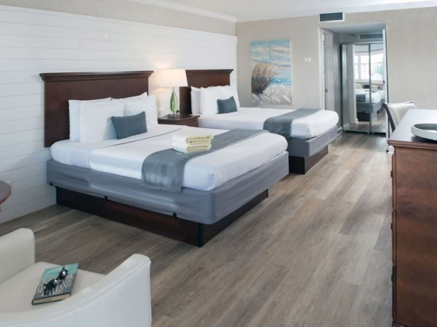 2 queen beds in Poolside Efficiency bedroom at Thunderbird